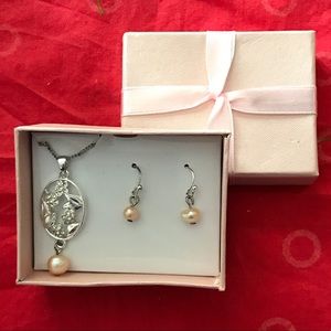Pretty In Pink Pearl Gift Set